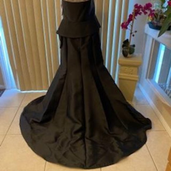 STUNNING BLACK SATIN STRAPLESS EMBELLISHED FORMAL GOWN SIZE 20 - Picture 8 of 10